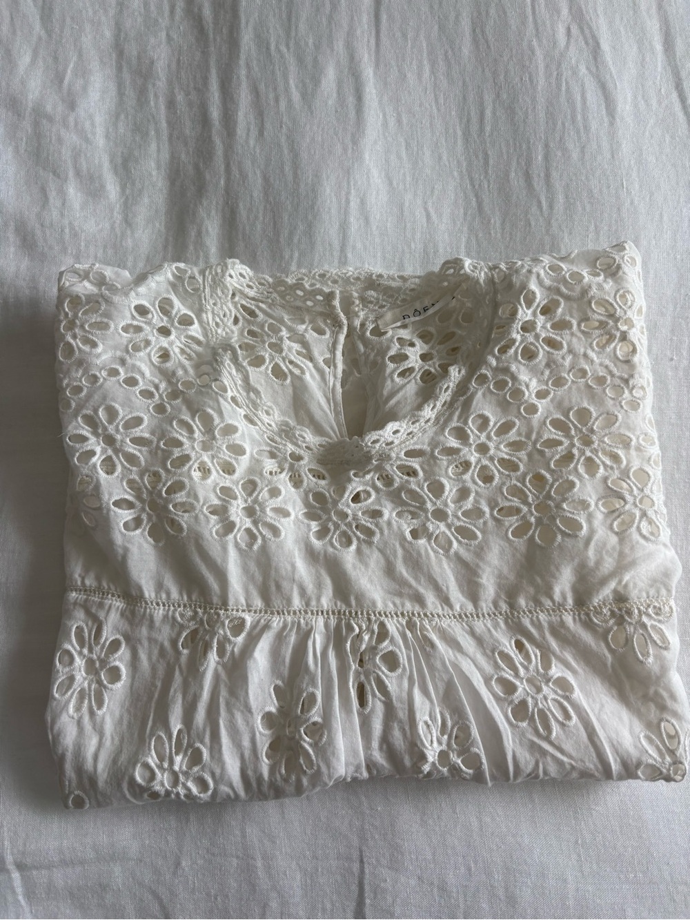 Doén Eyelet Top